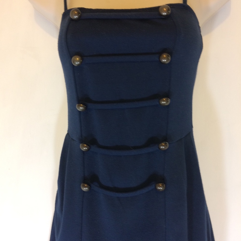 Chester womans 12.5 across front button front trim